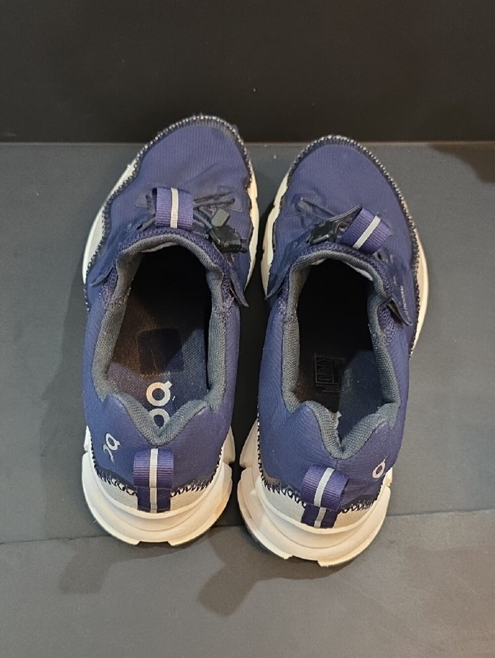 On Running CloudAway Men's Navy and White Trail-Inspired Sneakers Size 9.5 - Picture 7 of 9